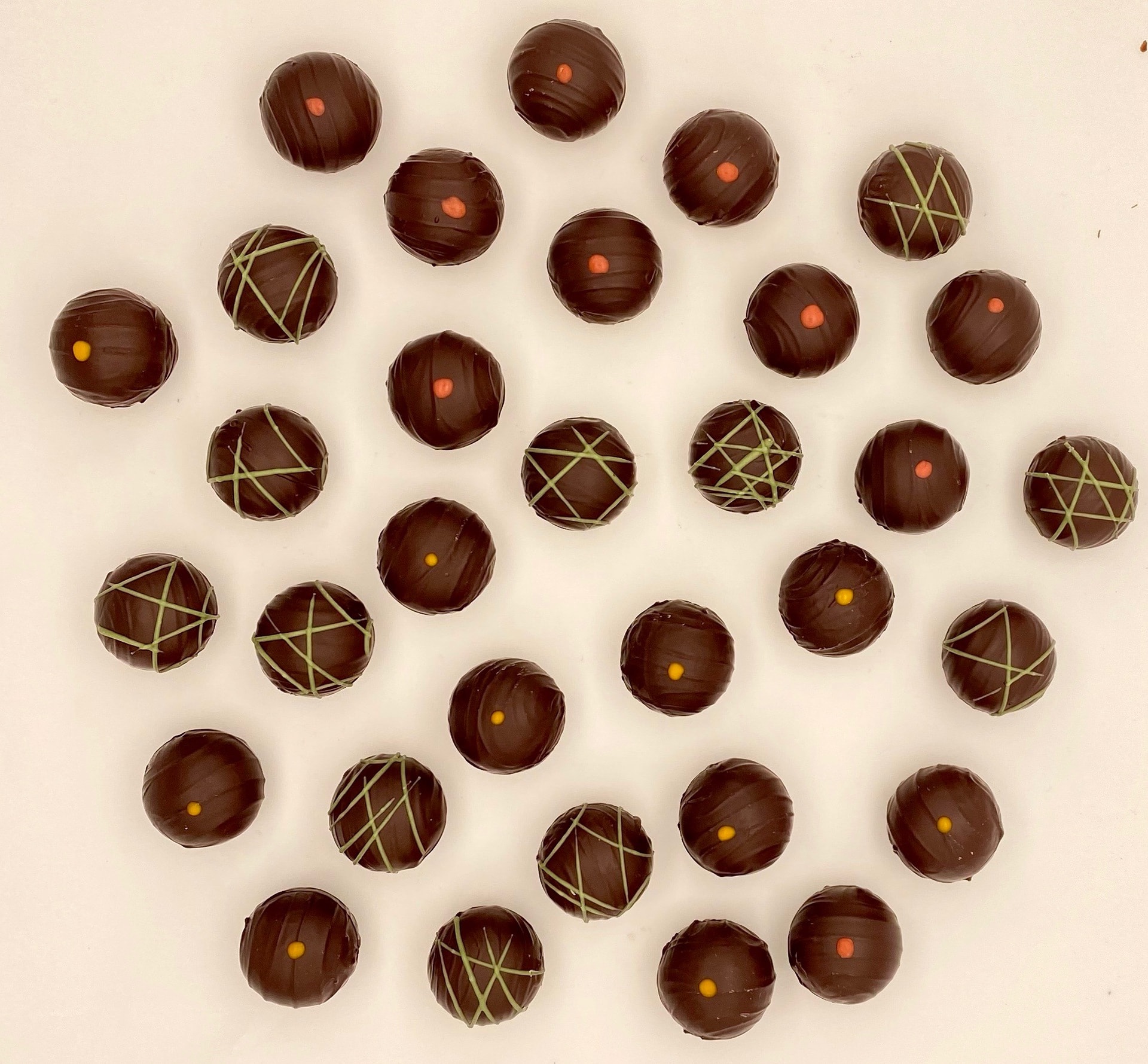 62. Suklaapraliini vegaaninen 30 kpl - oma valinta.